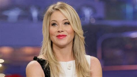 alisa applegate|Christina Applegate’s 2 siblings: Meet Alisa。